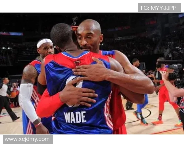 韦德与足球明星同框合影展现运动员之间的友谊与激情